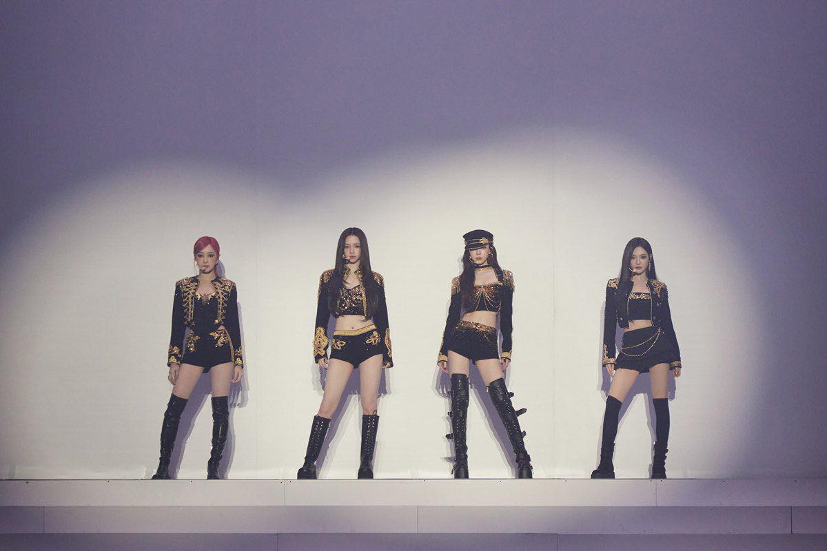 Jung Kook cổ vũ aespa Jung Kook thể hiện sự cưng chiều bạn gái