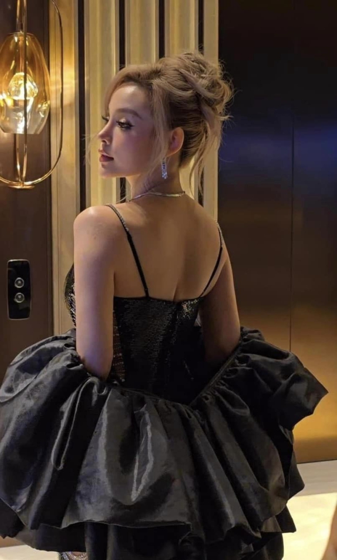 Nhan sắc không tuổi của Huyền Baby Nhan sắc không tuổi của mỹ nhân Việt