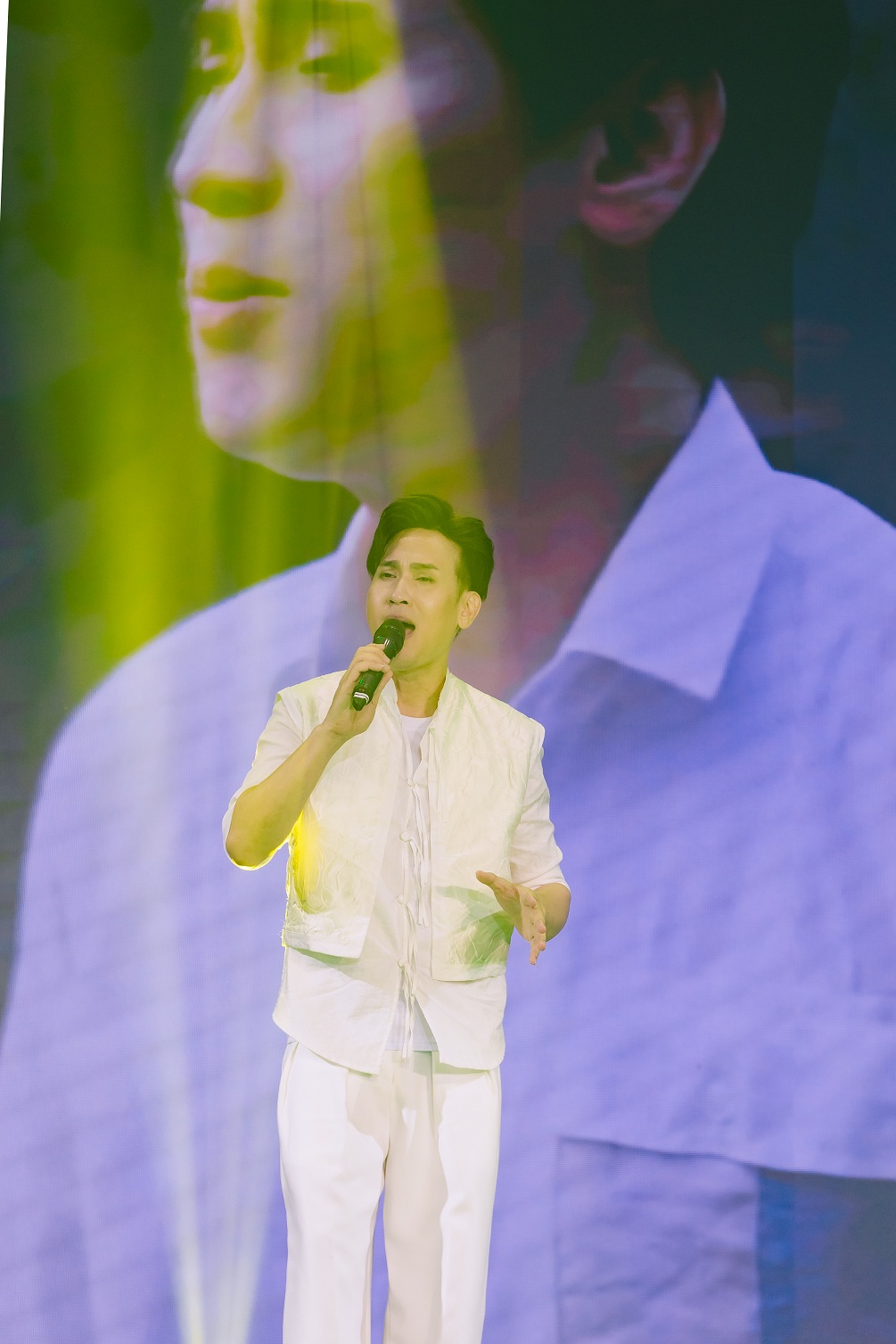 Nghệ sĩ và ban tổ chức tại sự kiện