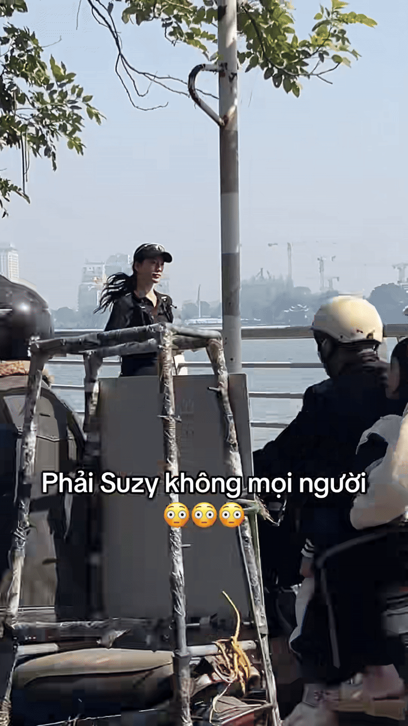 Suzy khoe sắc vóc cực đỉnh khi quay phim ở khu vực hồ Tây, Hà Nội Suzy xinh đẹp nổi bật khi quay phim