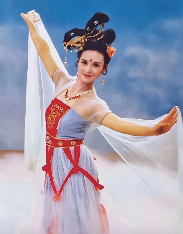 - Ảnh 1. Vai diễn Hằng Nga của Khâu Bội Ninh trở thành biểu tượng của màn ảnh Hoa ngữ.