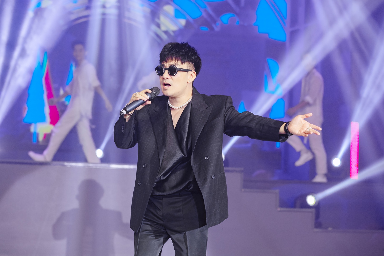 Tiết mục từ các ca sĩ nổi tiếng